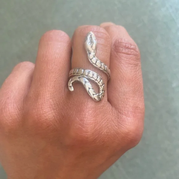 Silver ring - Picture 2 of 4